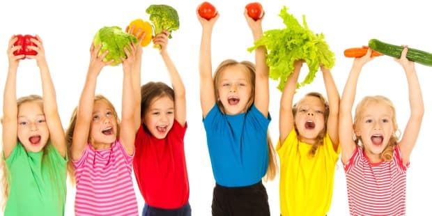 Taller de nutrición infantil sobre alimentación saludable y loncheras nutritivas