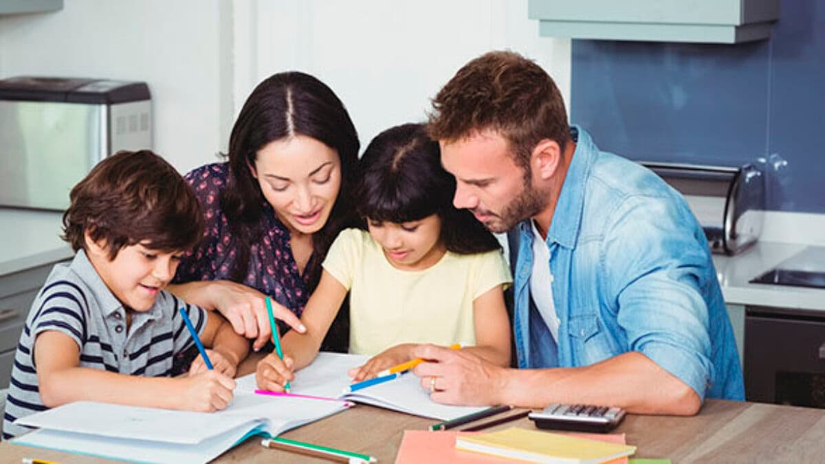 Talleres para padres y abuelos del nido infantil sobre crianza y estimulación temprana